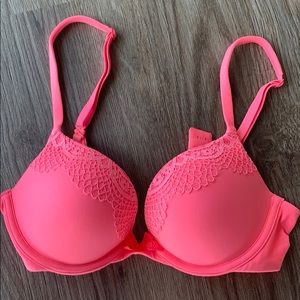 Victoria’s Secret Body By Victoria Push Up - 32C